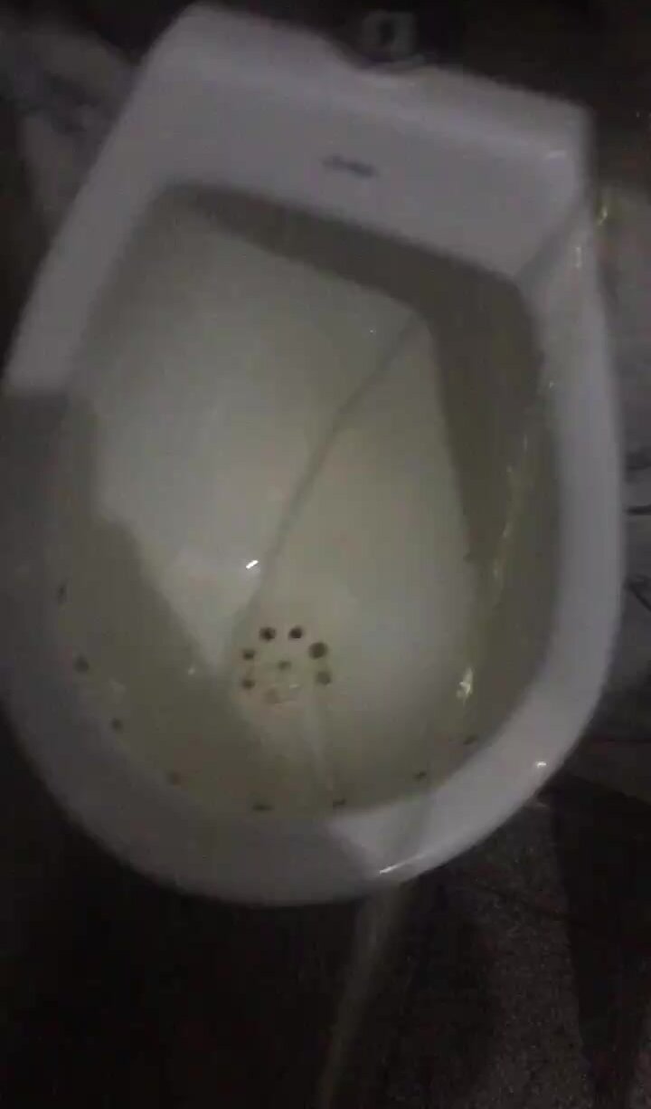 Pissing all over urinal