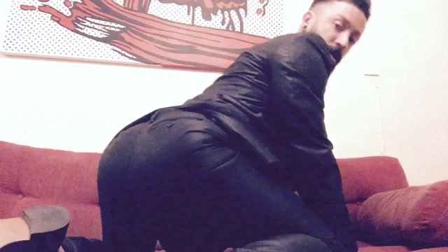 Bearded daddy in suit shows his ass