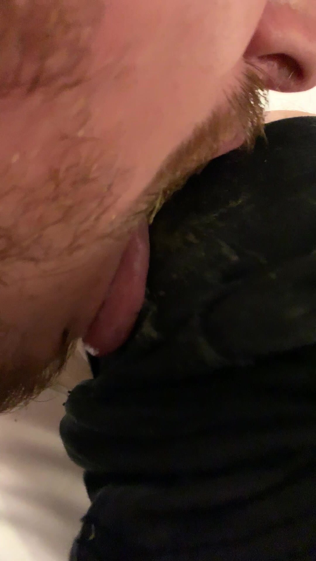 ▶︎ Faggot sfRedPig licks an infected wound