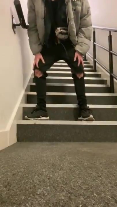 Stairwell pisser