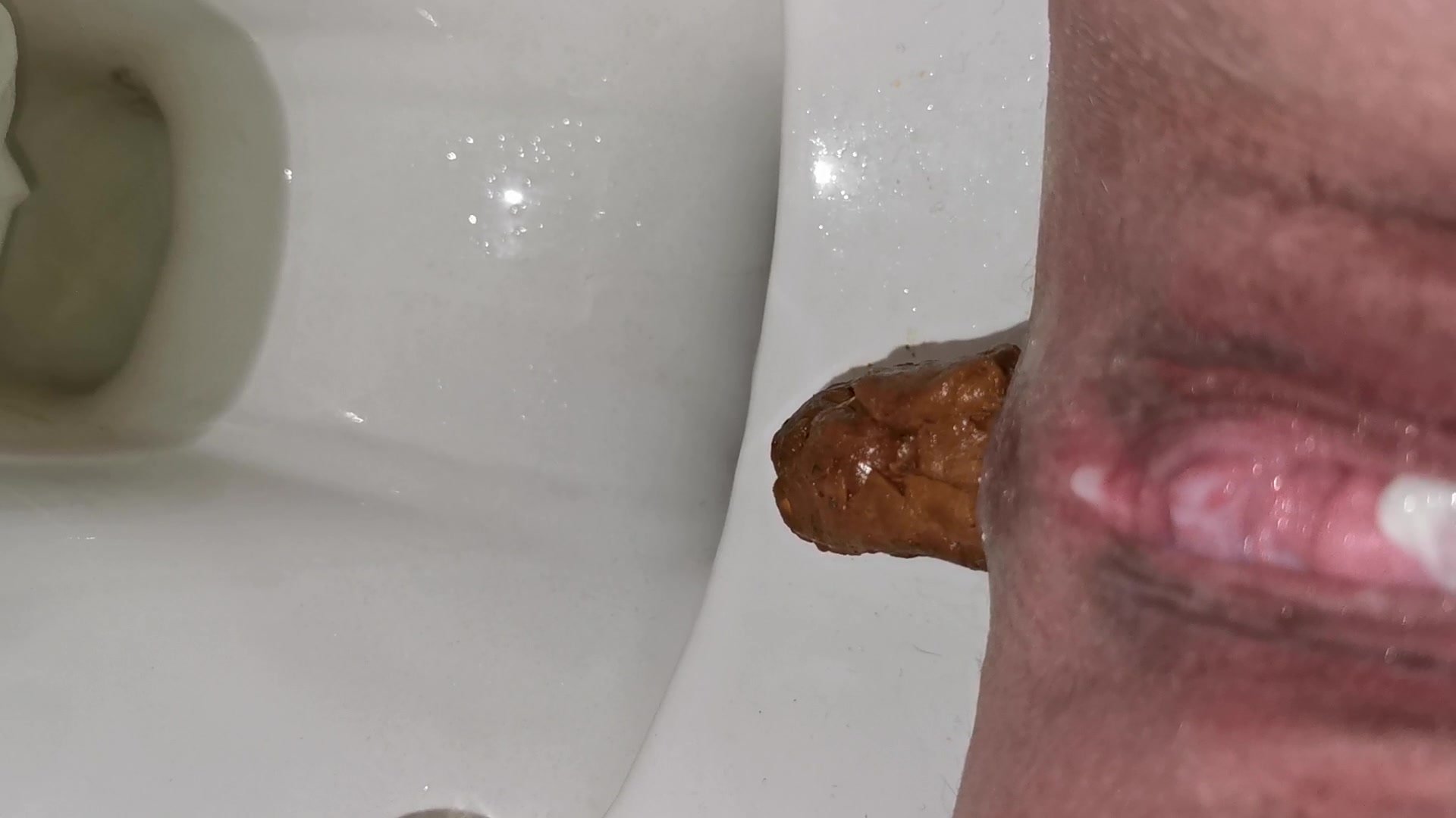 Grunting while poop hard