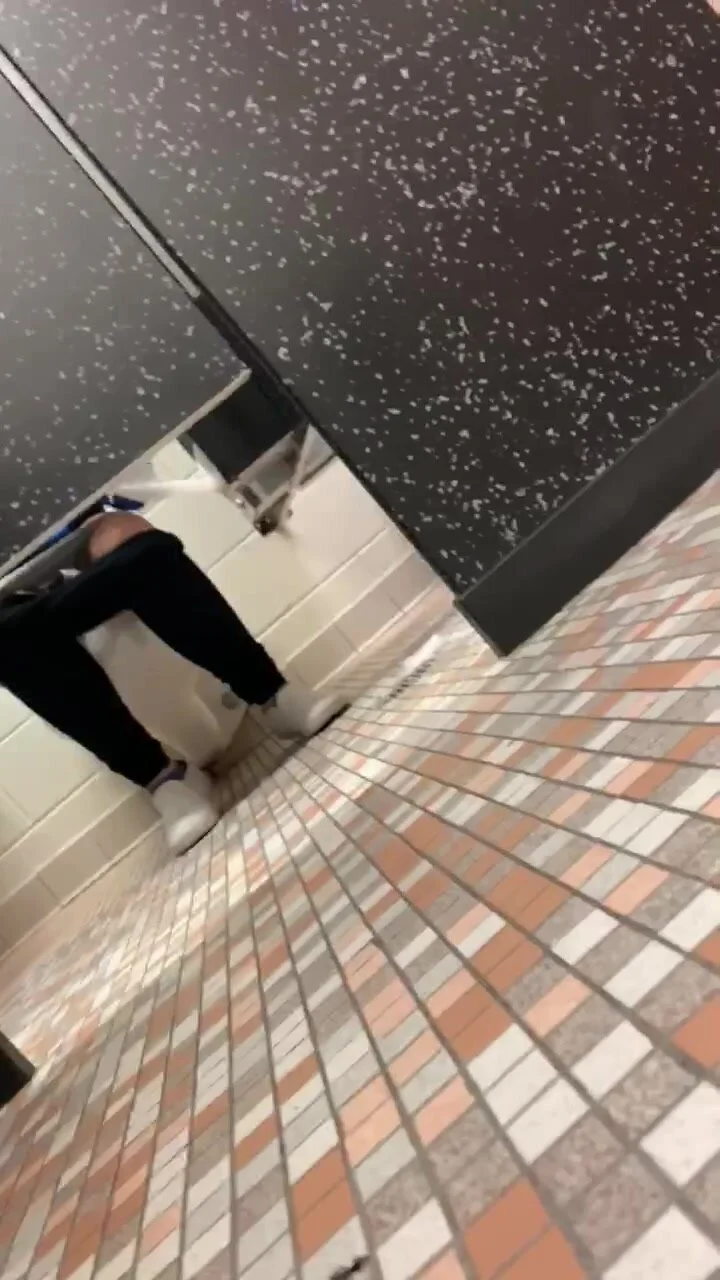 Toilet Voyeur: College Bathroom understall 6 - ThisVid.com