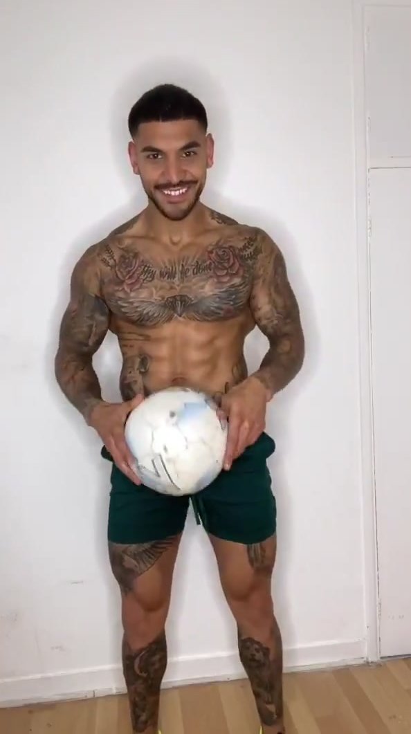 TATTOOED FOOTBALL PLAYER