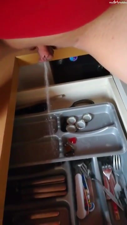 girl pissing in the silverware drawer scat.gg