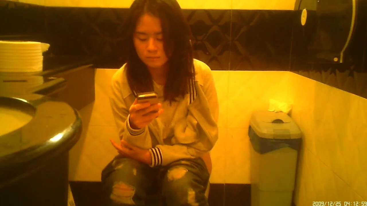 Asian toilet voyeur 2 - video 4 - ThisVid.com