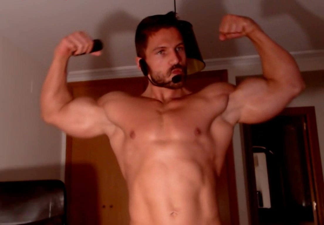 Webcam Muscle Boy gets omibod treatment