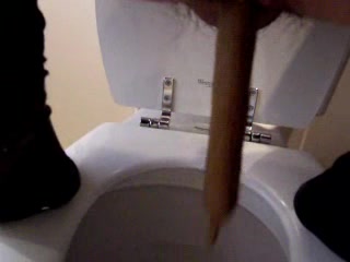 EVER WONDERED WHAT DADDY DOES ON THE TOILET?