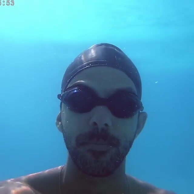 Breatholding underwater with swimcap