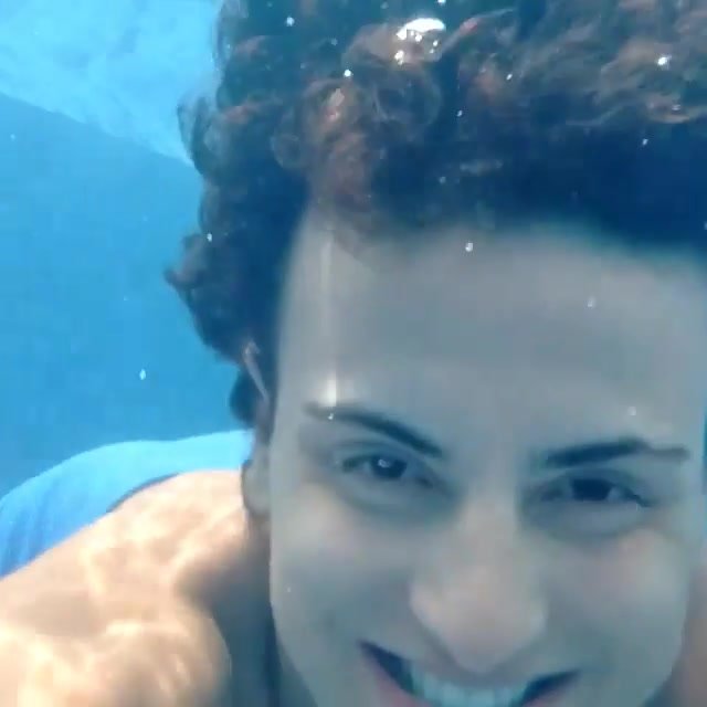 Underwater barefaced selfie - video 4