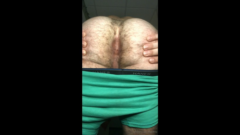 Strong guy shows his hairy asshole