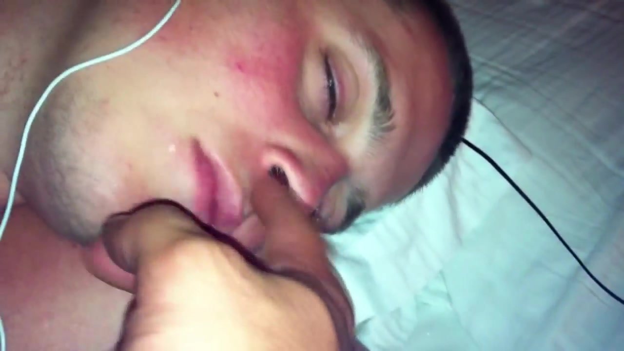 Play with mouse while sleeping