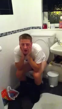Drunk Twink on the Shitter
