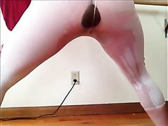 Girl pooping while dancing - video 2