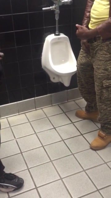 Cam Dude loses his bet @ the NYC stalls..