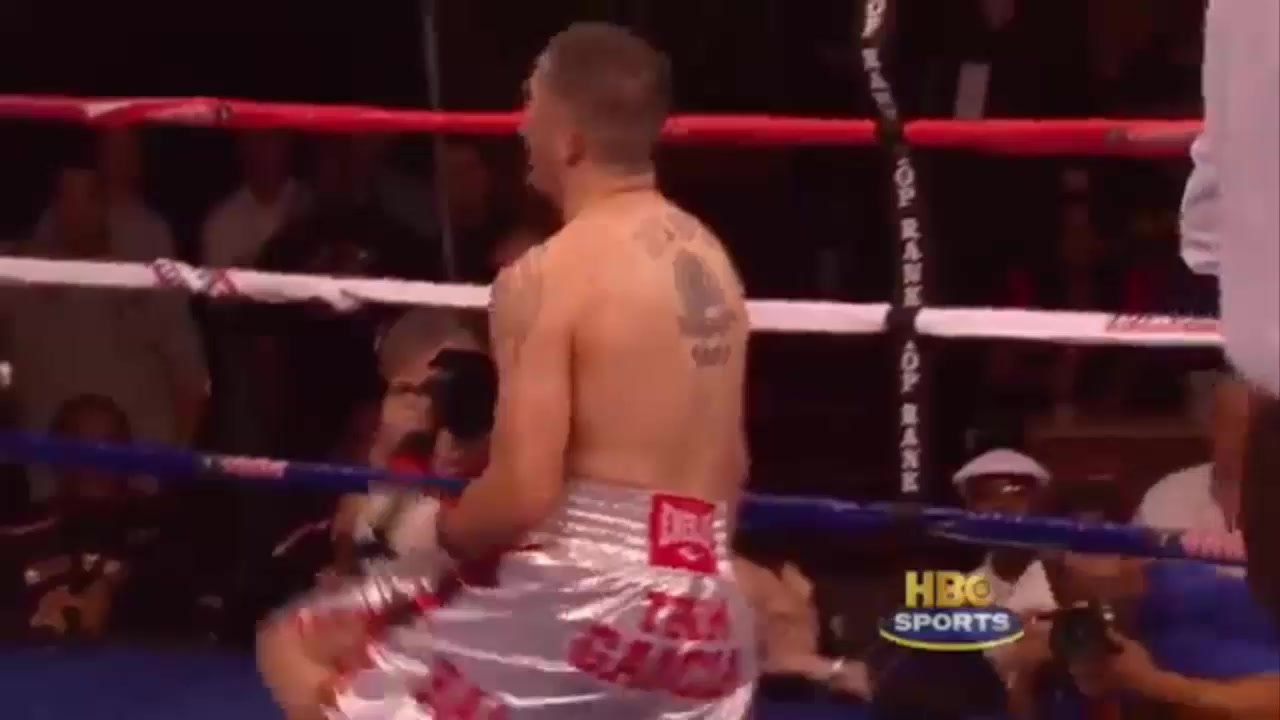 punch balls in boxing match