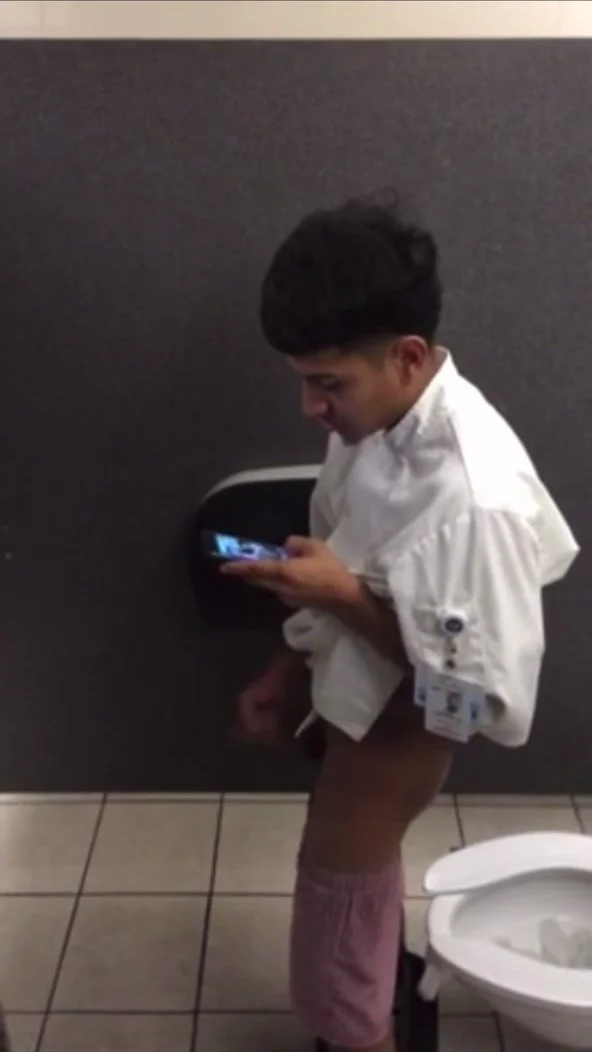 Male voyeur: Spying on him / They both Cum - ThisVid.com