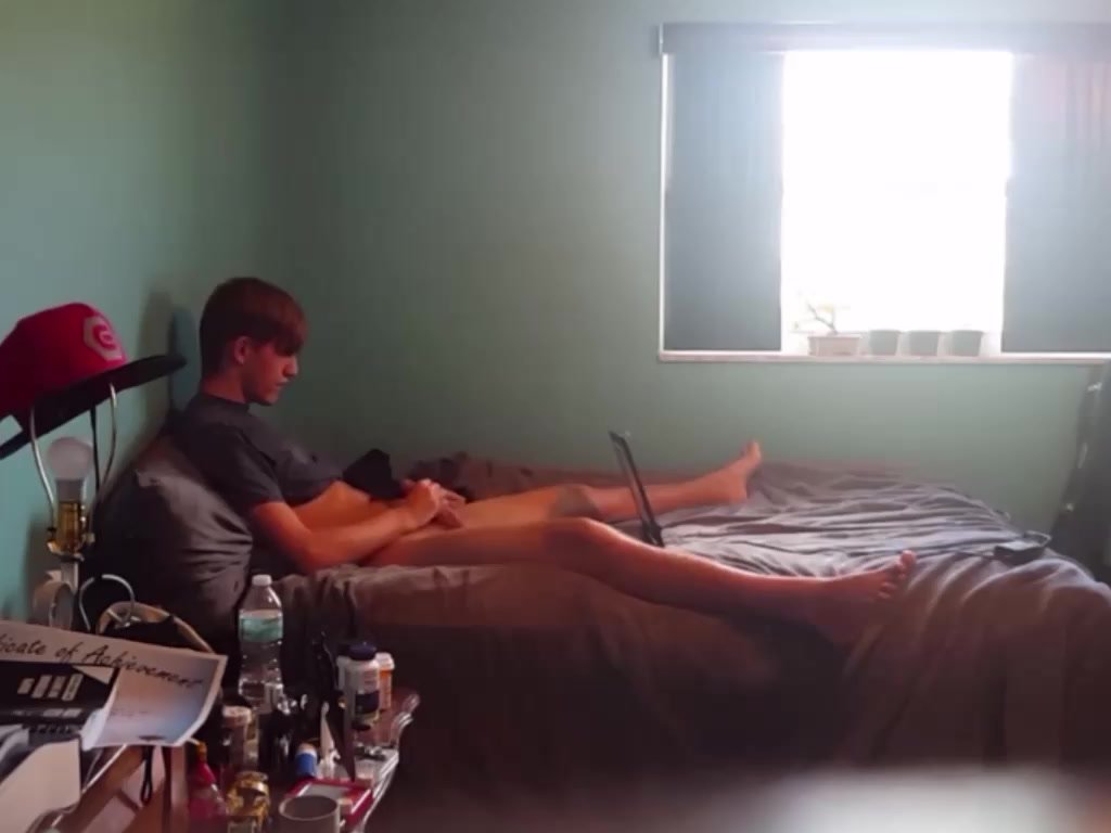 Caught brother jerking off - video 3