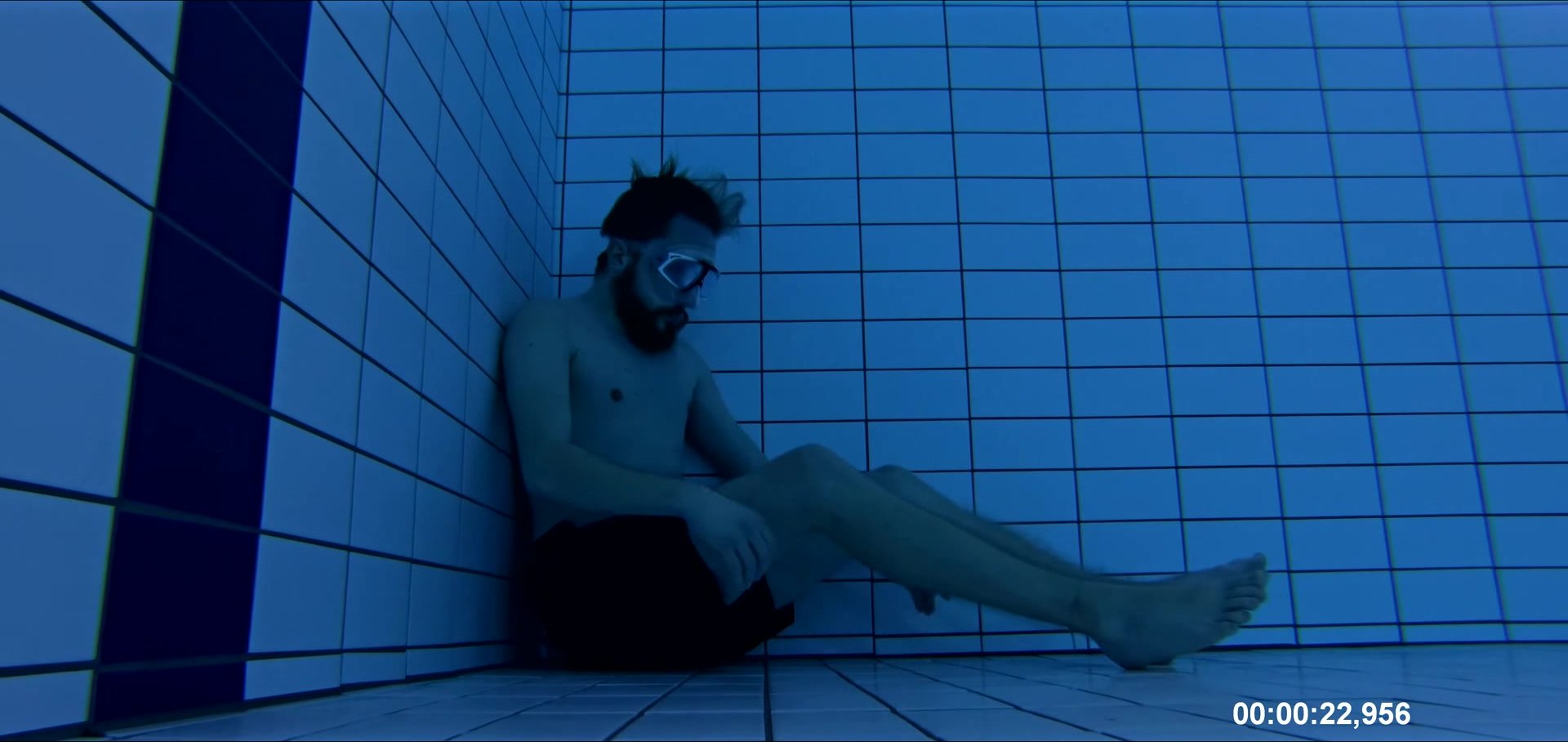 Underwater extended static breathold in pool
