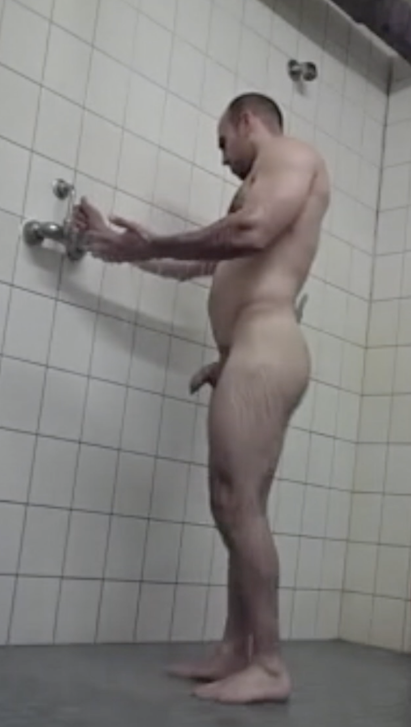 Hairy bodybuilder showers