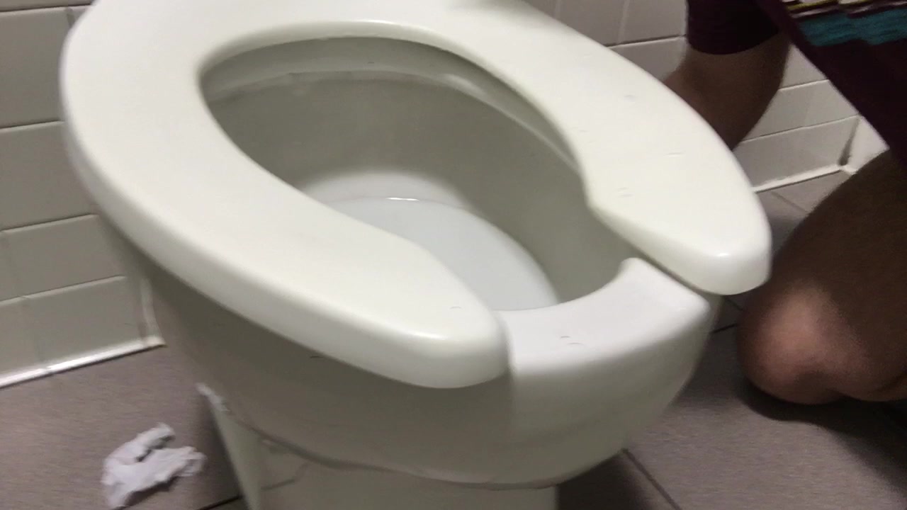 Cleaning toilet - video 3