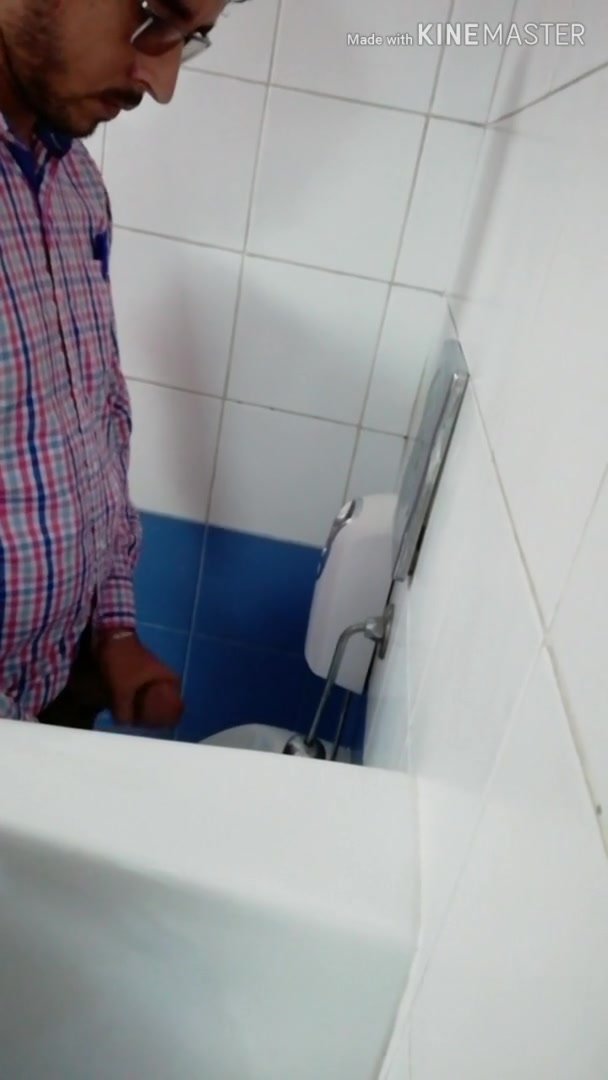 First time cruising in public toilet