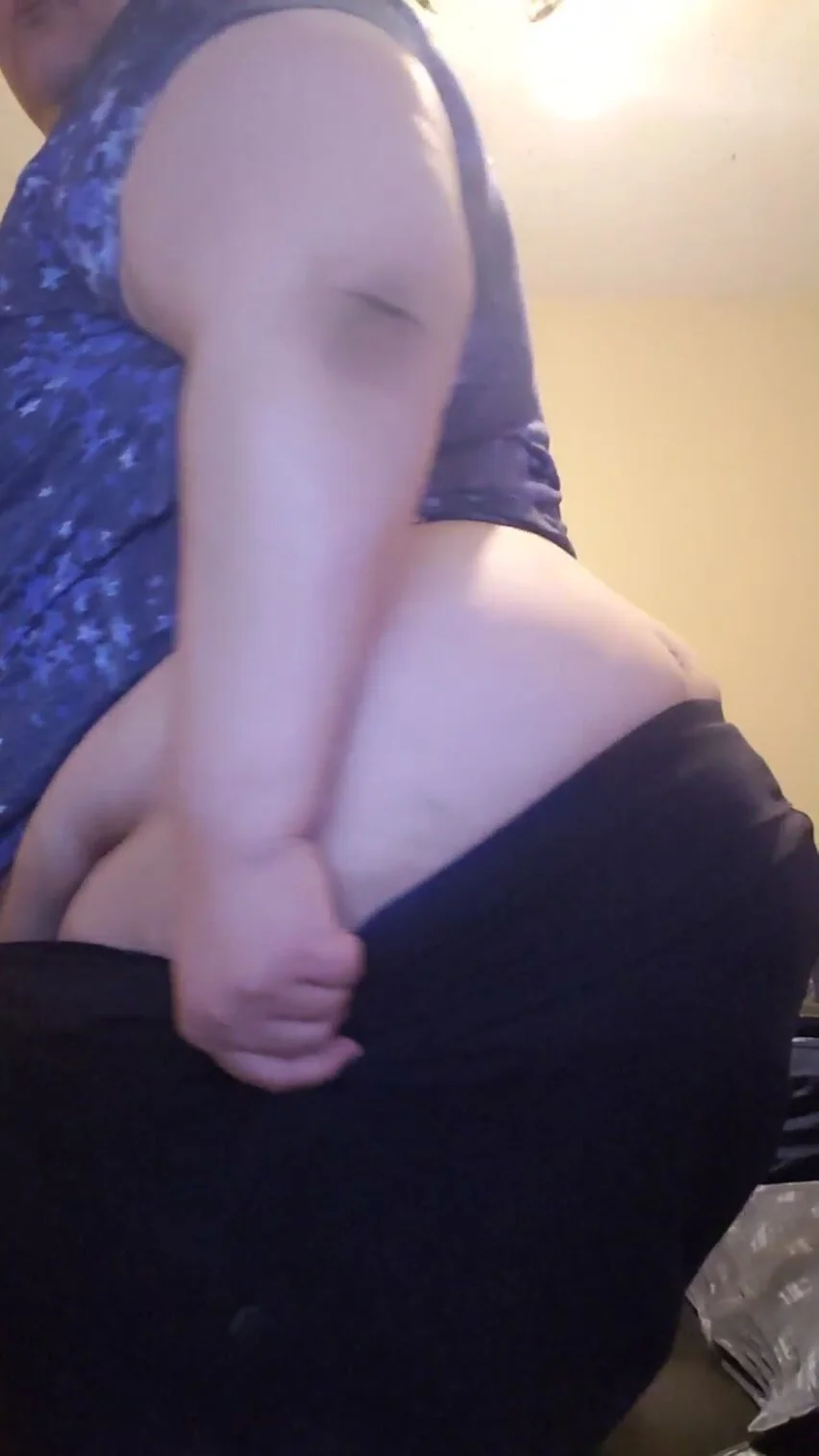BBW shows off her belly and ass - ThisVid.com