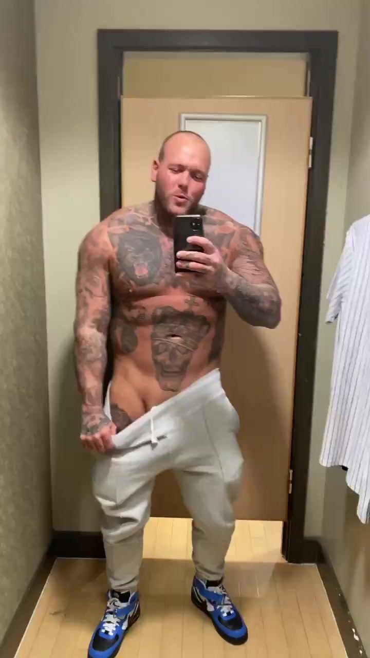Huge tattooed muscle hunk showing off thick cock