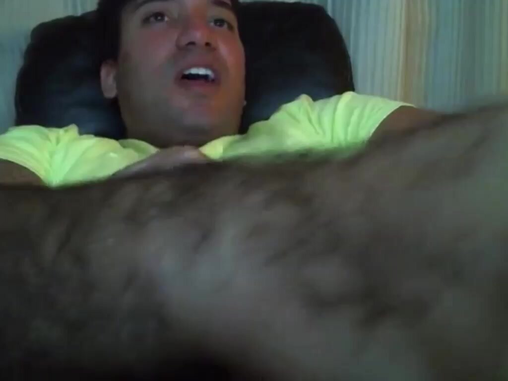 Sexy dude cums all over himself
