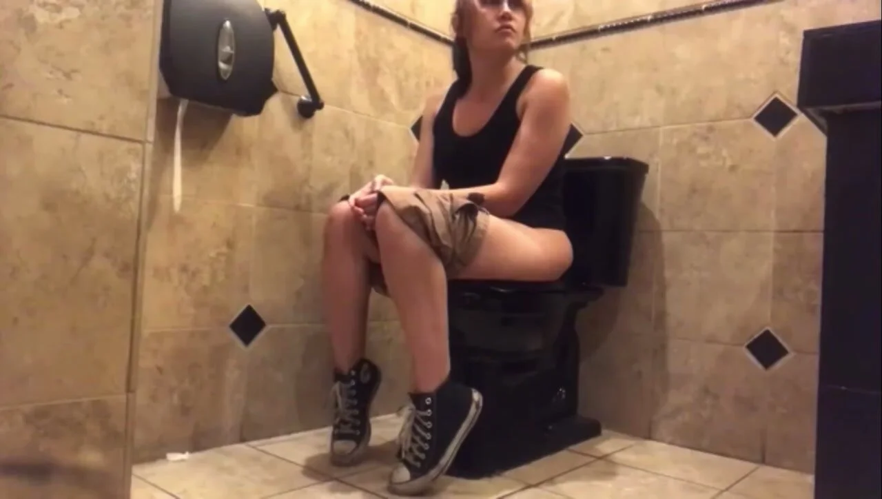 Toilet Poop Youtube Girl 2 - ThisVid.com en anglais