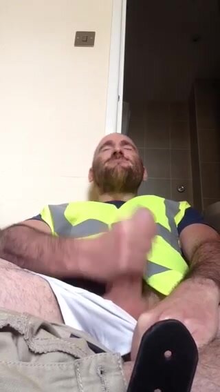 Builder Wanks On Jobsite Floor / Cums!