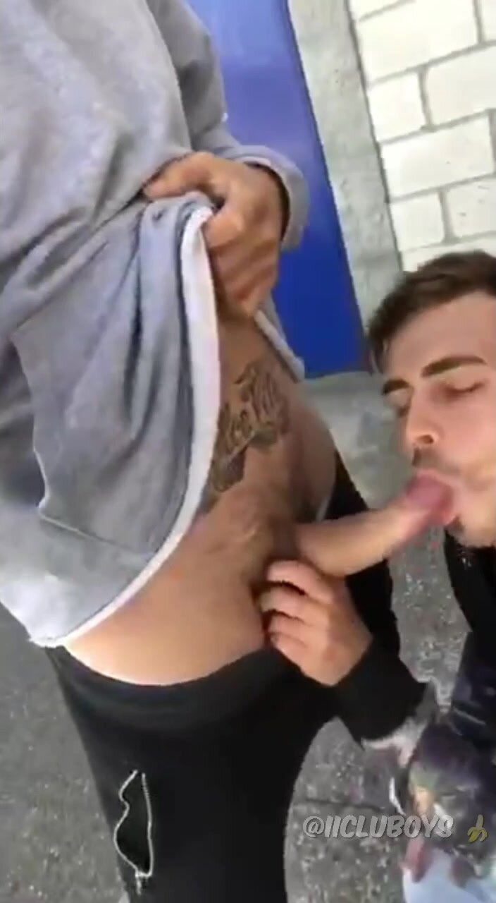 Public Sex Outside blow job - video 2 pic