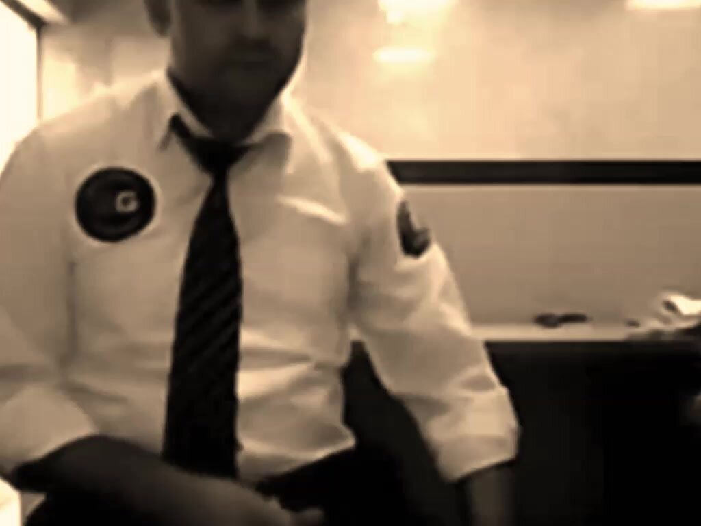 Turkish Security Guard Rubs one out