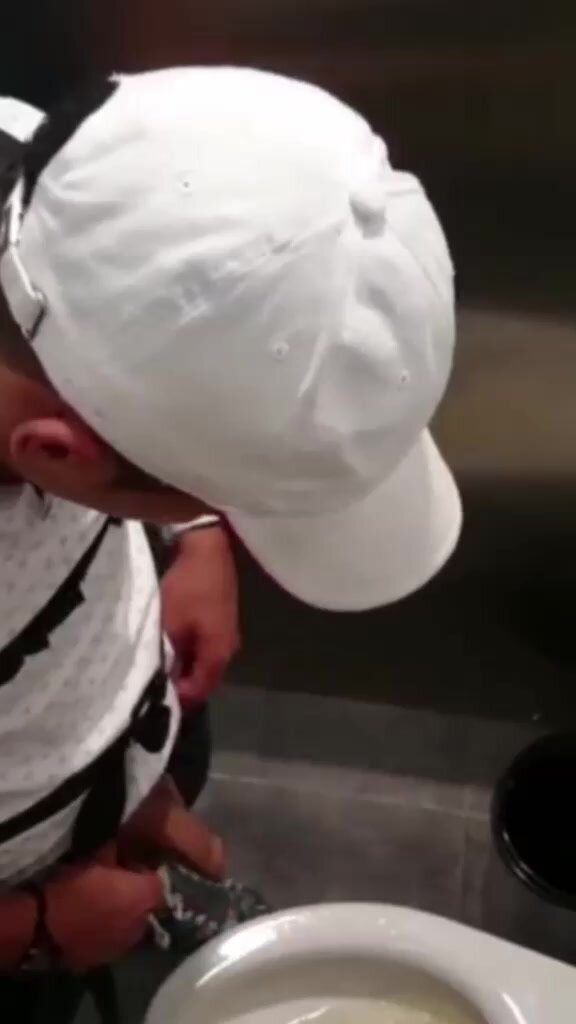 Pissing - video 630