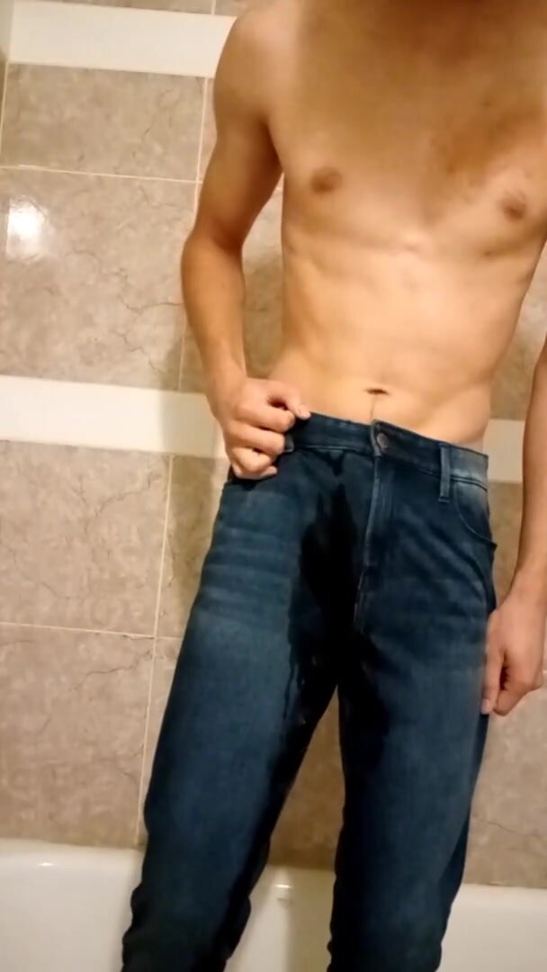 Teen Wetting Jeans with loud Pissing