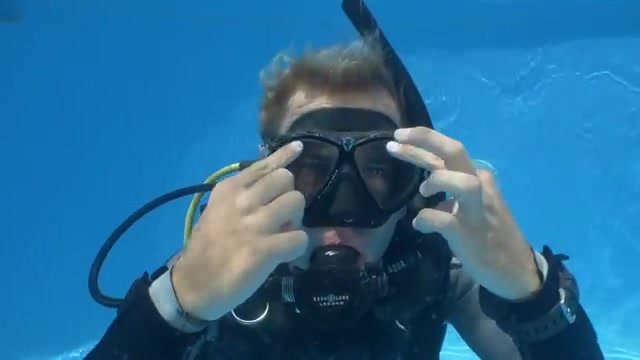 Underwater swim without mask