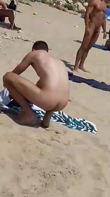 spy naked mens in the beach