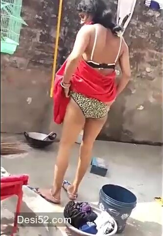 Indian aunty after pissing