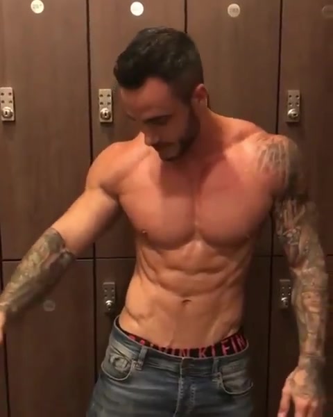 Guy sexy flexing