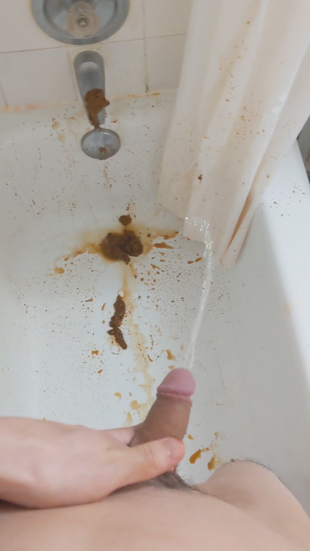 Pissing to clean shitty bathtub