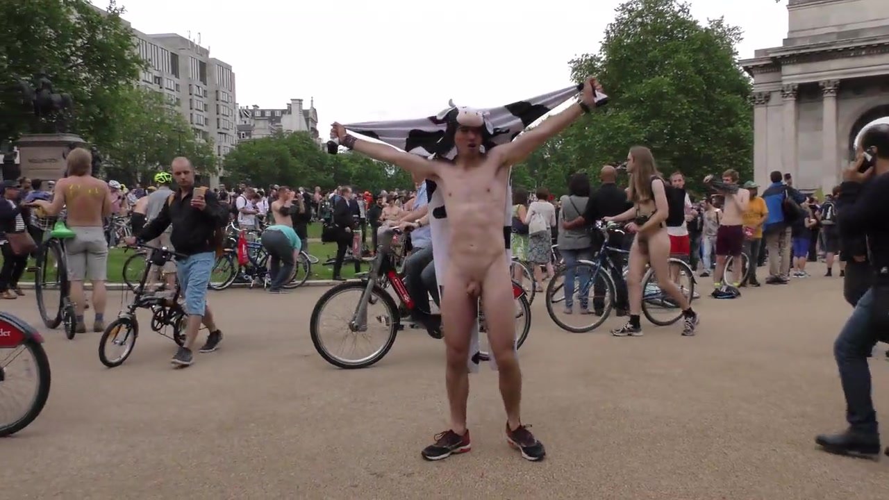 Naked Guy Shows His Stuff at WNBR16 Part 1