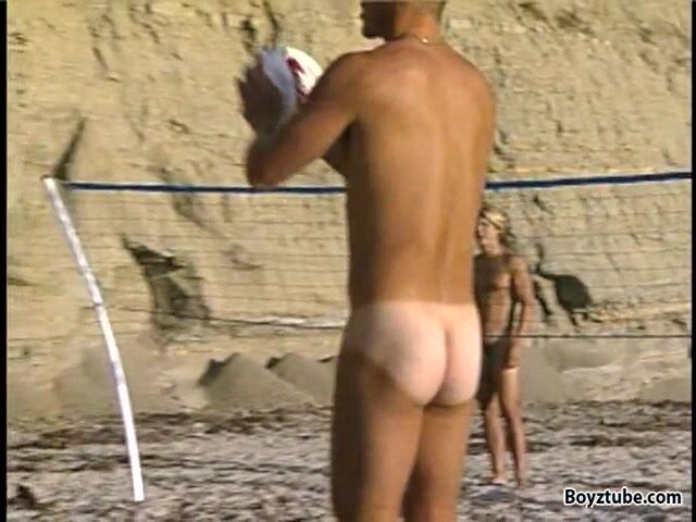 Tiny Volleyball Porn - Small cock CMNM: Naked hot guys play volleyballâ€¦ ThisVid.com