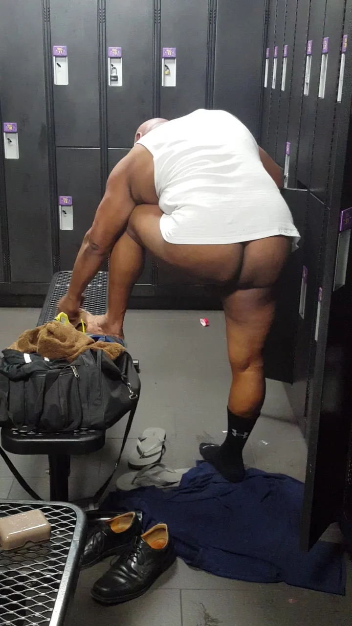 Older black dude changing in PF locker room.