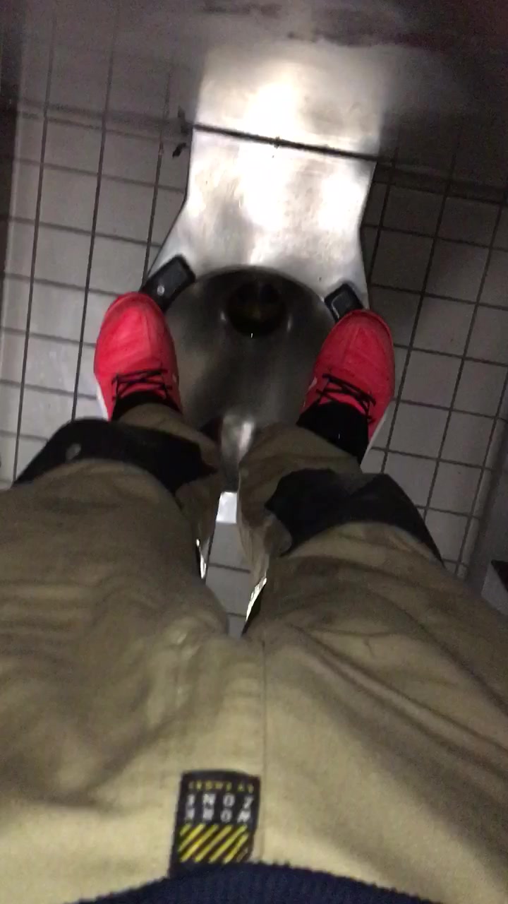 Piss my Work pants and Cum at a public toilet.
