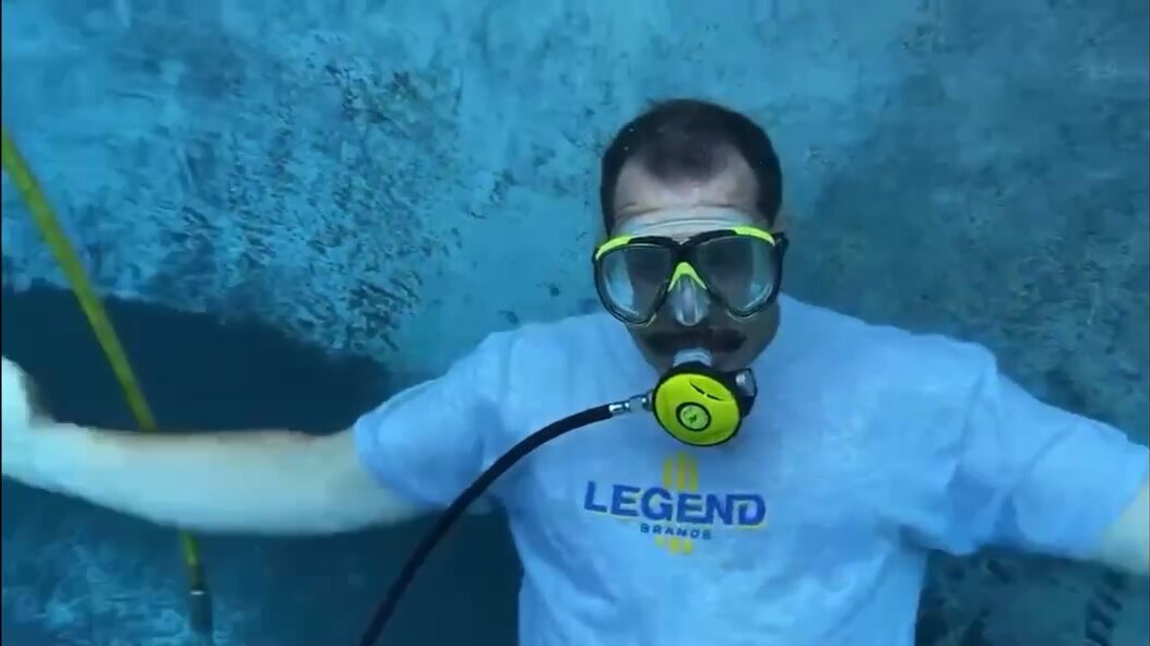1053px x 592px - Underwater Bear - video 11 - ThisVid.com