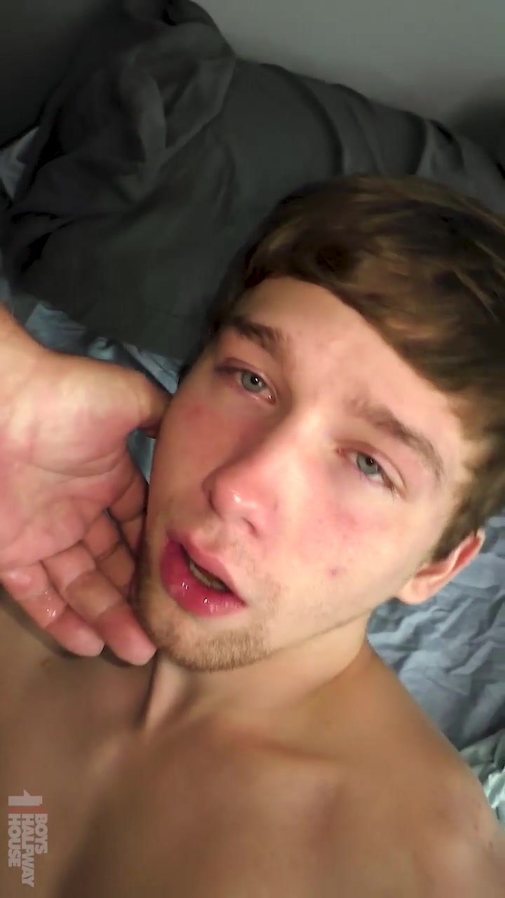 Twink struggled receiving daddy's raw cock