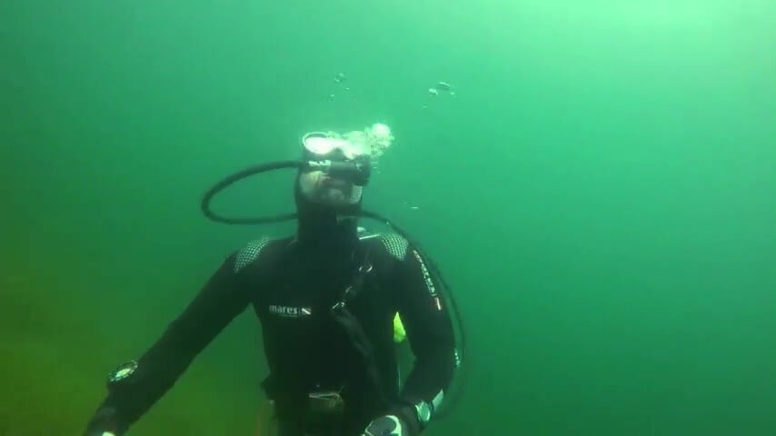 scuba diver jerking off below