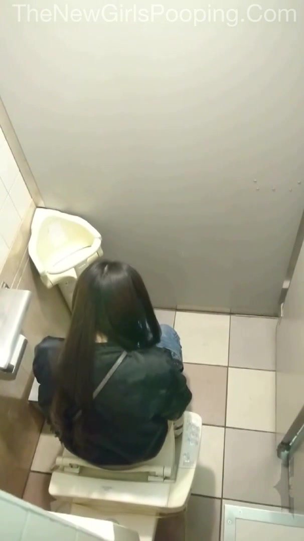 Japanese girl pee and poop