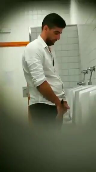 Fit guy pissing