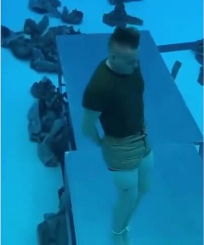 Marines barefaced underwater training