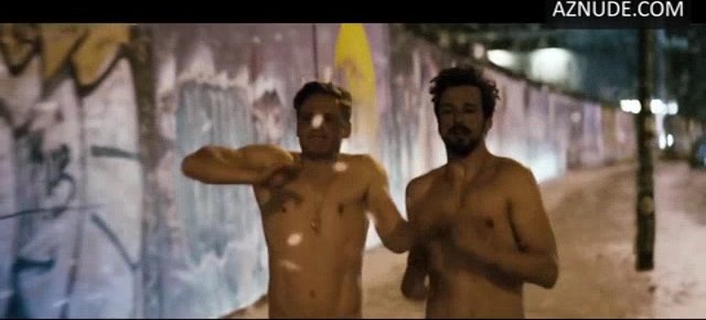 Two hot men run naked in Berlin